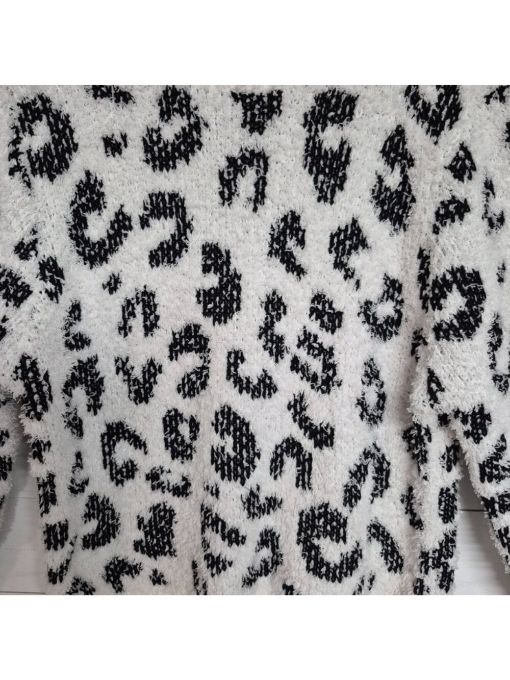 POL Women's Leopard Fuzzy Knit Sweater White & Black Cozy Long Sleeve Size L - Picture 2 of 5